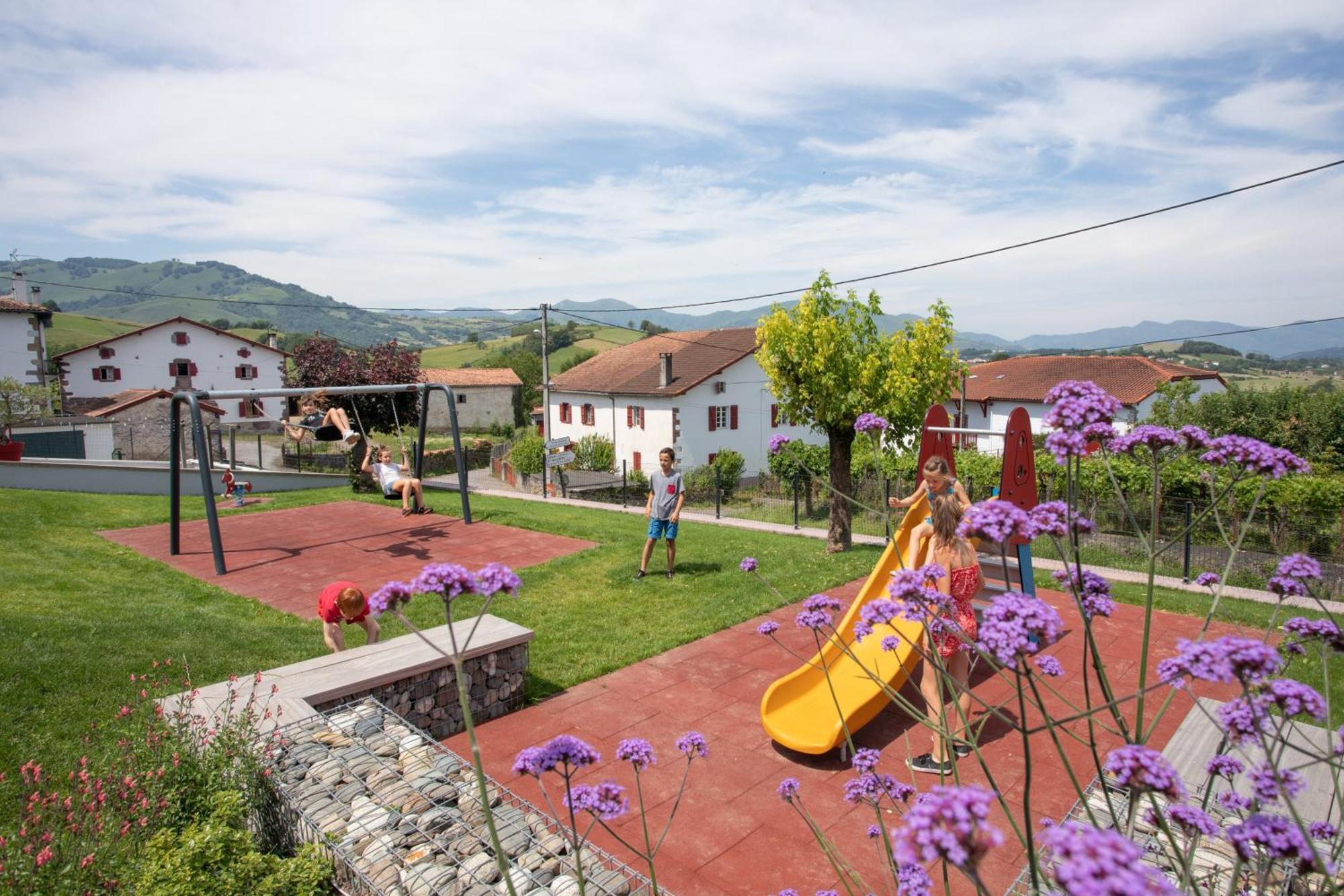 Hotel Restaurant Pecoitz Saint-Jean-Pied-de-Port Esterno foto